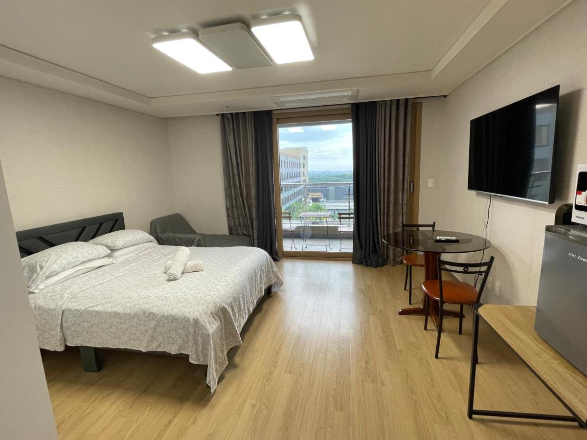Spacious Luxury Condo W/ Kitchen Beside Hilton Clark D'Heights Angeles Buitenkant foto