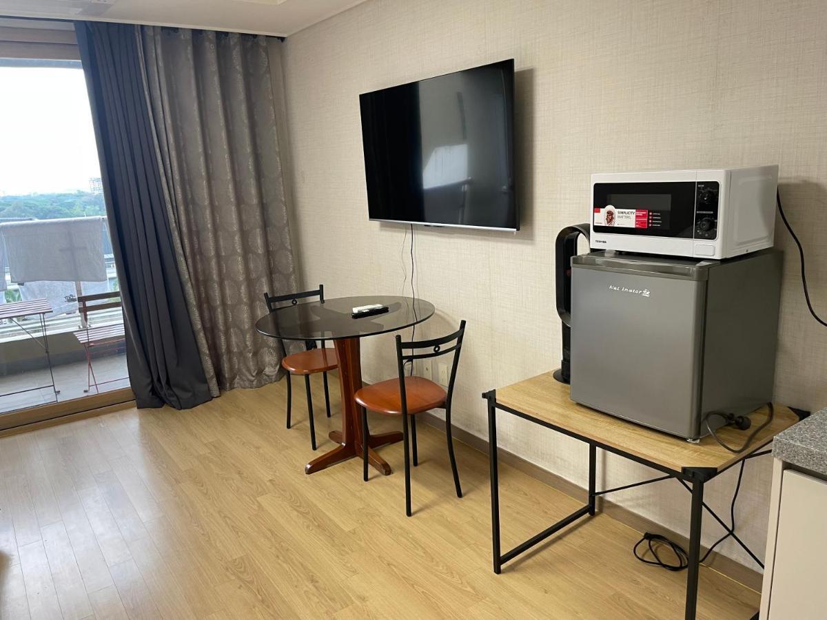 Spacious Luxury Condo W/ Kitchen Beside Hilton Clark D'Heights Angeles Buitenkant foto